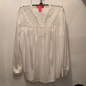 BEAUITFUL lace detail blouse